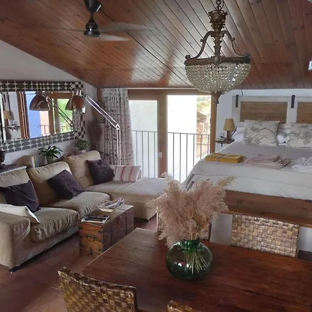 Сasa de vacaciones Les Llúdrigues. Casa Loft Con Encantadora Terraza *